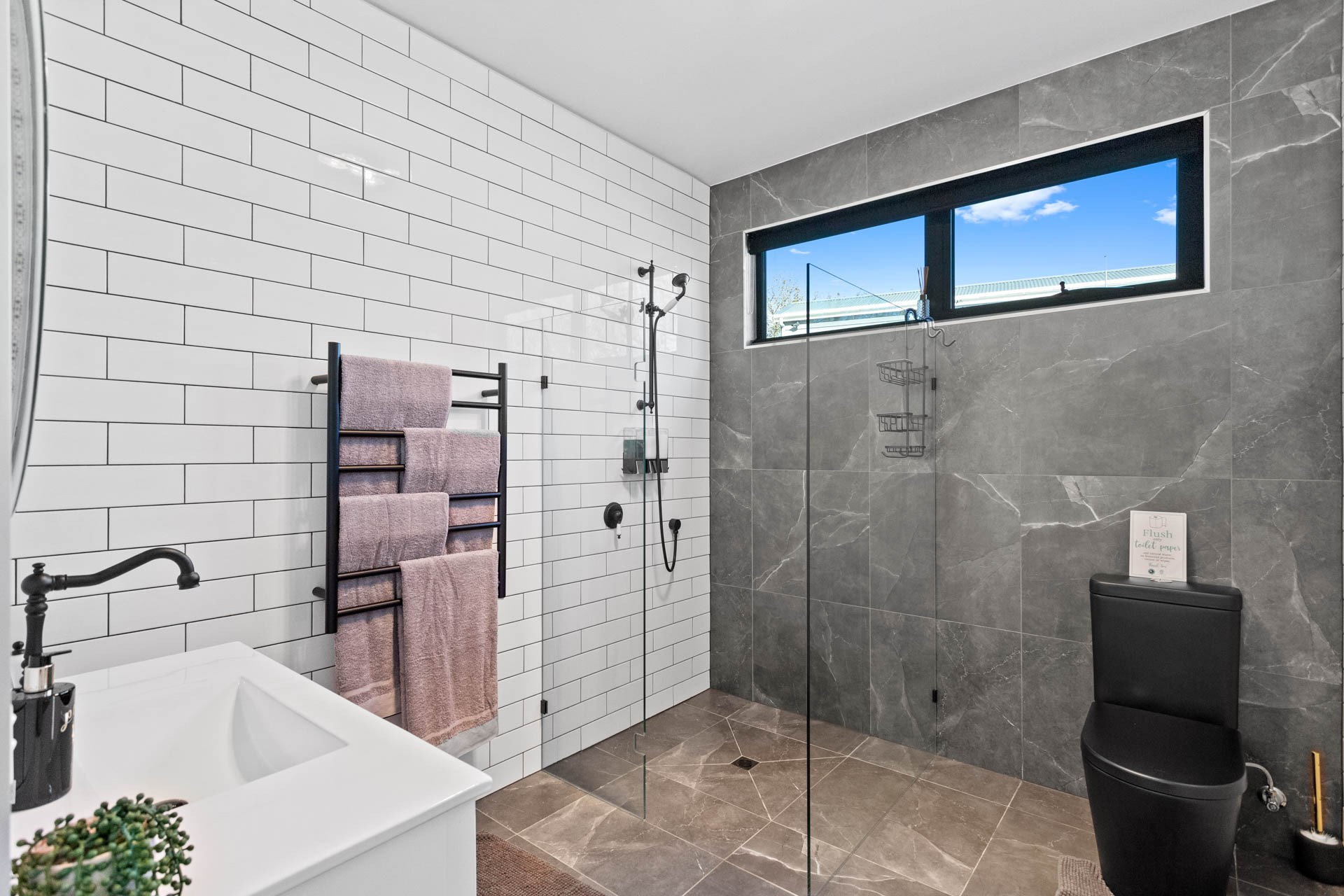 Maple Cottage bathroom